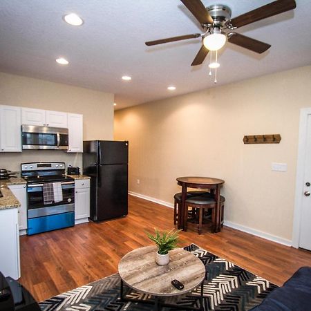 Апартаменты Hackberry St #A Renovated 2Br/2Ba Near Downtown Сан-Антонио Экстерьер фото