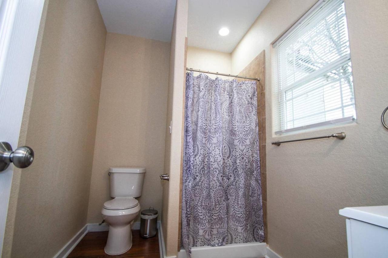 Апартаменты Hackberry St #A Renovated 2Br/2Ba Near Downtown Сан-Антонио Экстерьер фото