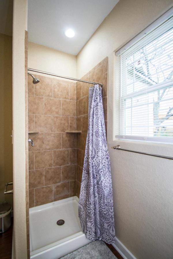 Апартаменты Hackberry St #A Renovated 2Br/2Ba Near Downtown Сан-Антонио Экстерьер фото